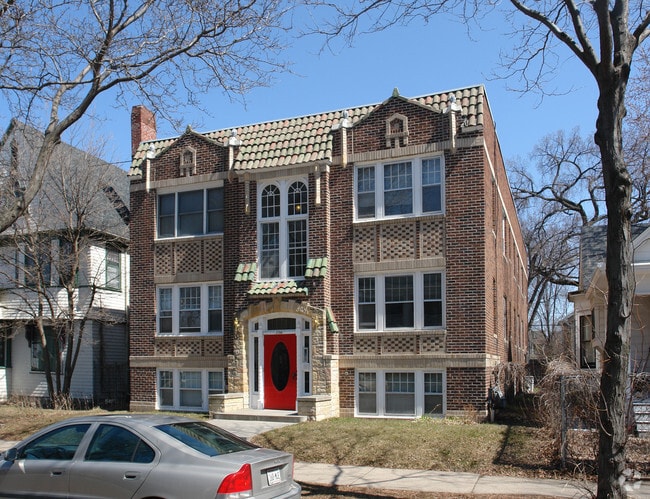 Building Photo - 2705 Dupont Ave S