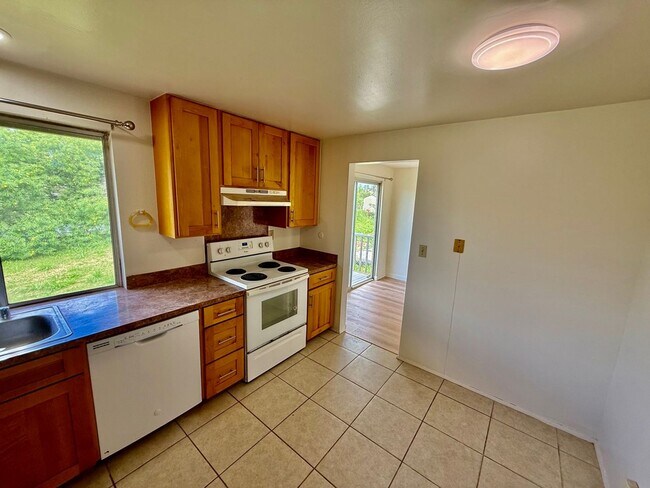 Foto del edificio - 4 BR/2.5 BA/4 PK/Available May 1