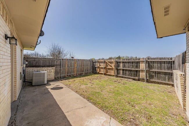 Building Photo - 1758 Belshire Ct