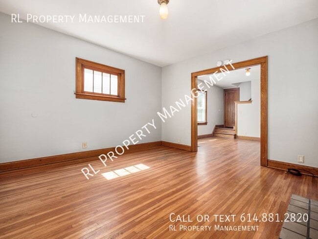 Building Photo - Beautiful 3 bedroom 1 bathroom duplex in G...