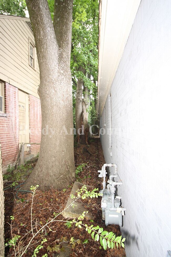 Foto del edificio - 848 Biggs St