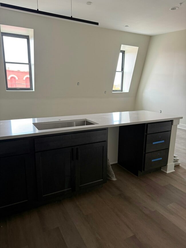 Building Photo - 106 E Erie St