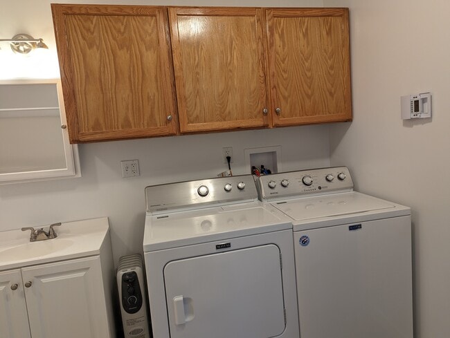 Building Photo - 200 Mc Knight Ln