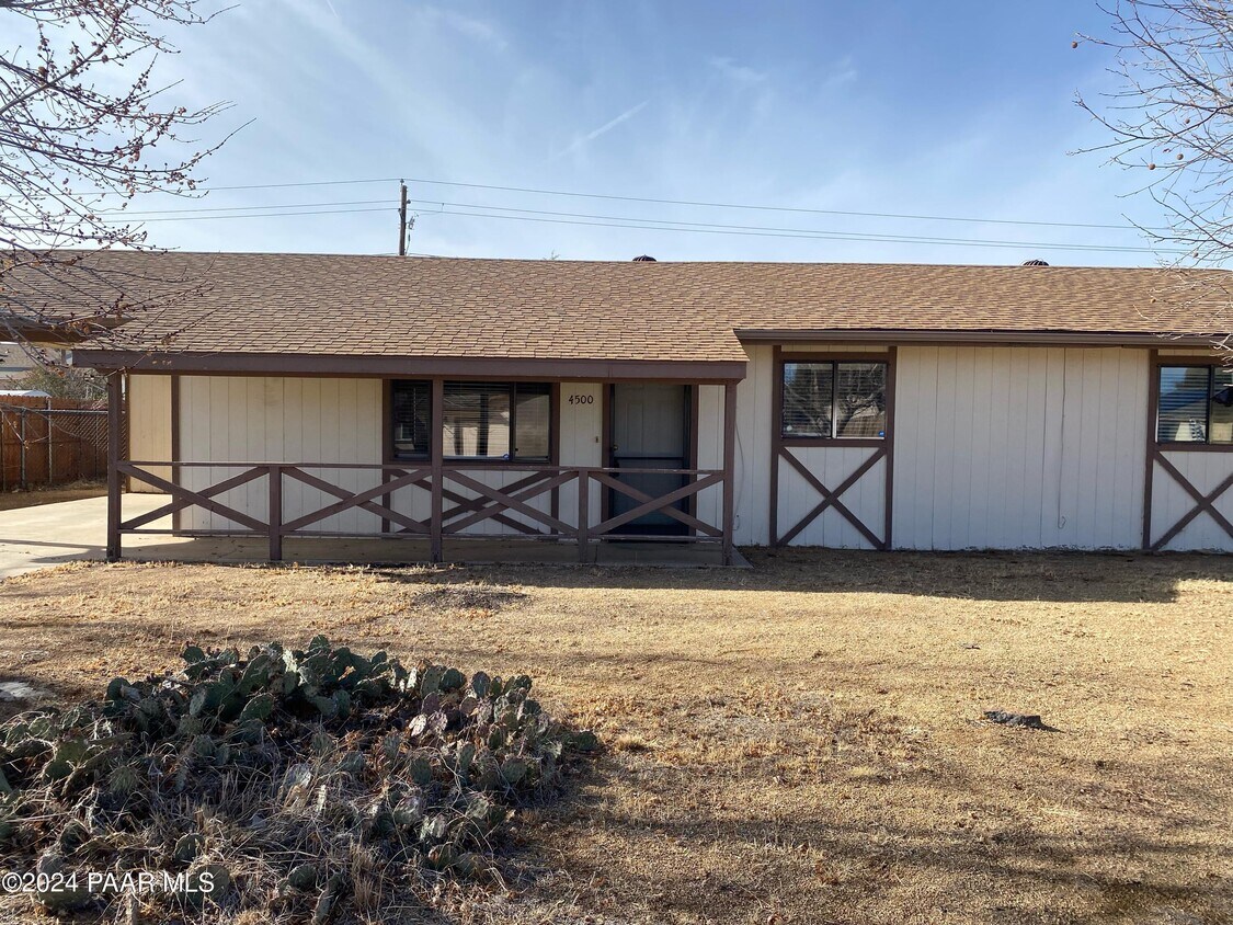Foto principal - 4500 N Carla Vista Dr