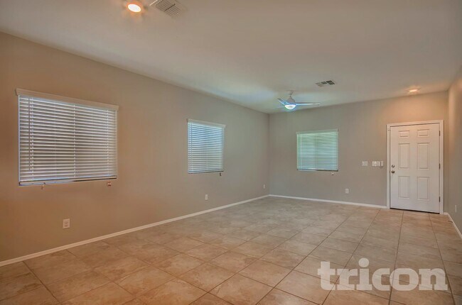 Foto del edificio - 45656 W Sky Ln