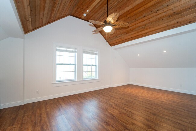 Building Photo - 11 Aviles St
