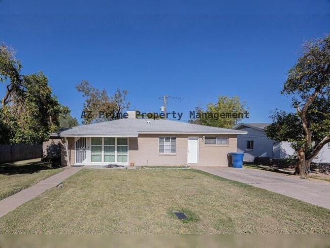 Building Photo - 530 W 15th St