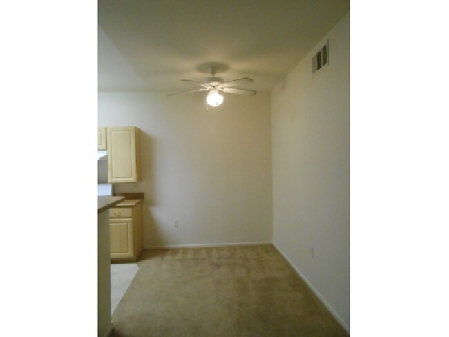 Building Photo - 8250 N Grand Canyon Dr