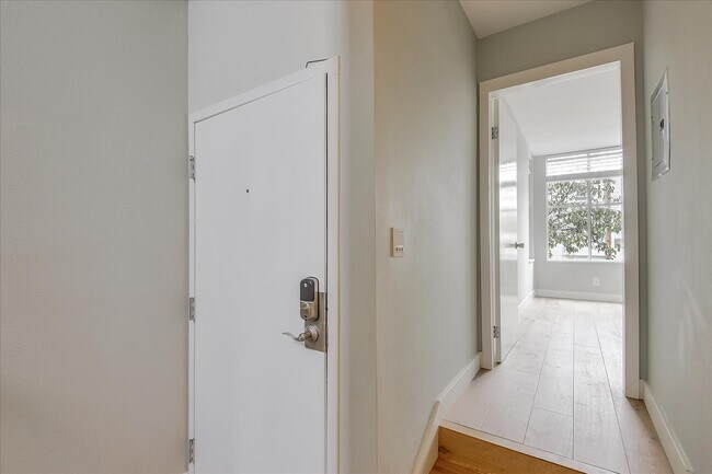 Foto del edificio - 1269 S Van Ness Ave