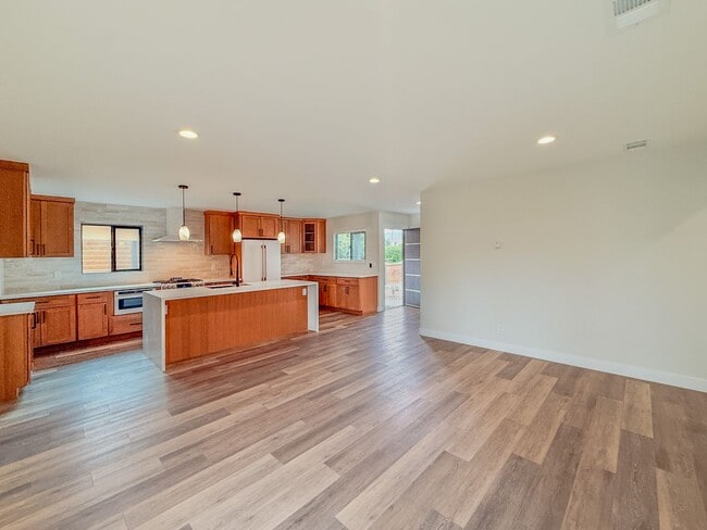 Building Photo - Modern 3-Bedroom Home with Private Yard in...