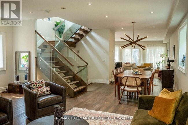 Building Photo - 344 Glebemount Ave