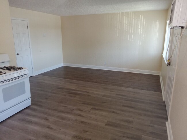 Building Photo - Welcome to SkyView Villa & Somerset Apartm...
