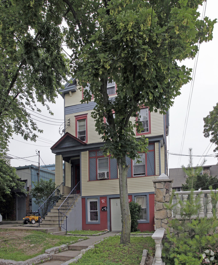 Building Photo - 85 Wright St
