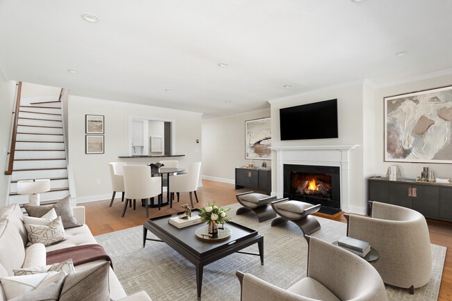 Building Photo - 15 River Rd