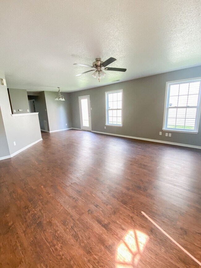 Foto del edificio - Three Bedroom/ Two Bathroom