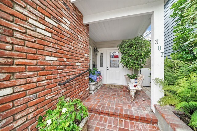 Building Photo - 307 Sapphire Ave