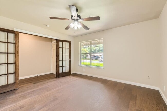 Foto del edificio - 8017 Briarwood Ln