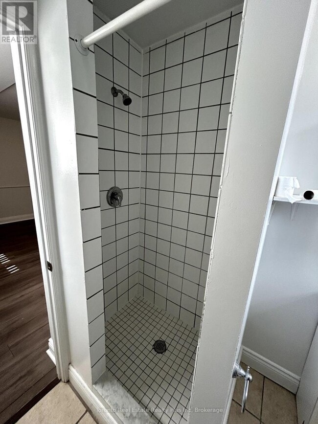 Building Photo - 312 Douglas Ave