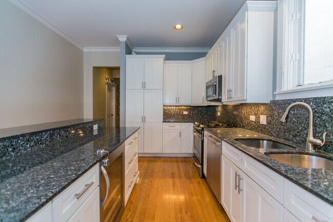 Foto del edificio - 2850 N Burling St