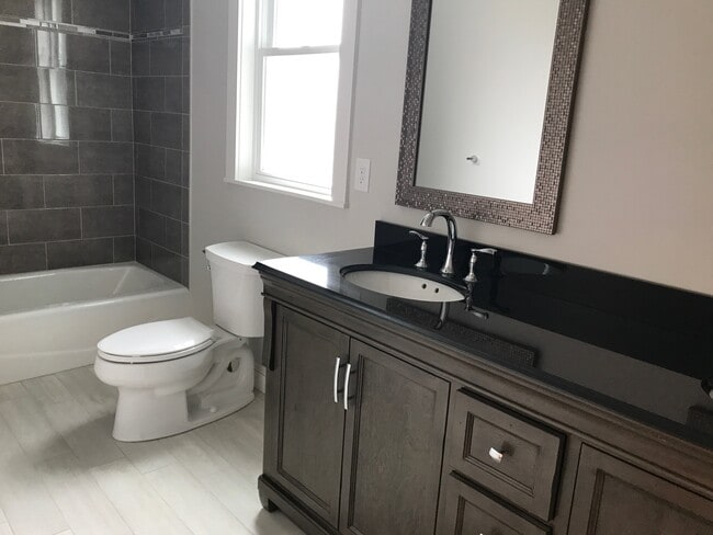 Shared Bath 2 with Tub - 134 Parsons St