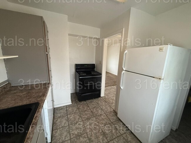 Building Photo - $815 - 2 bedroom/ 1 bathroom - Single Family Home