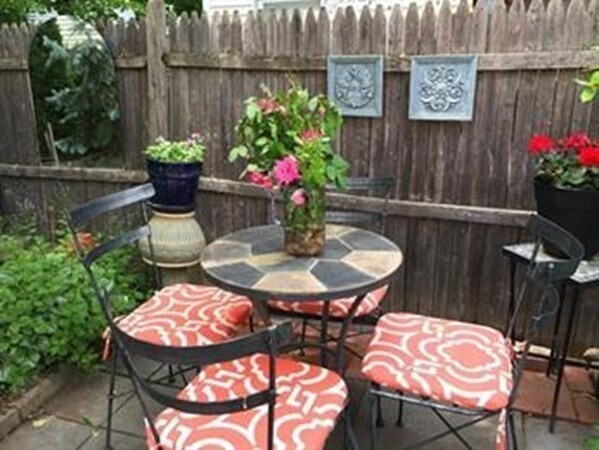 Building Photo - 6 Arcadia St