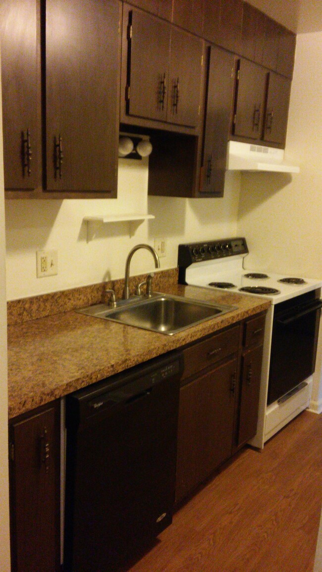 Foto del edificio - 2100 Cedar Run Dr