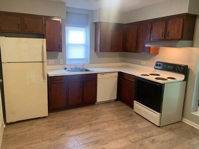 Foto del edificio - Spacious Two Bedroom Apartment near Oceana