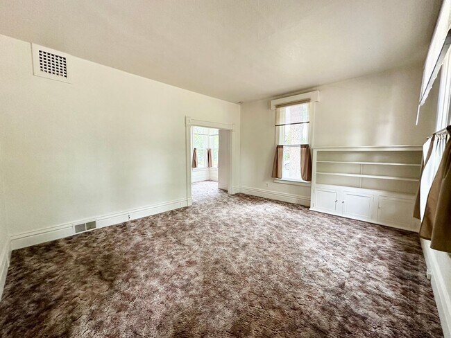 Foto del edificio - Charming 3 Bedroom Home Near Downtown Elle...
