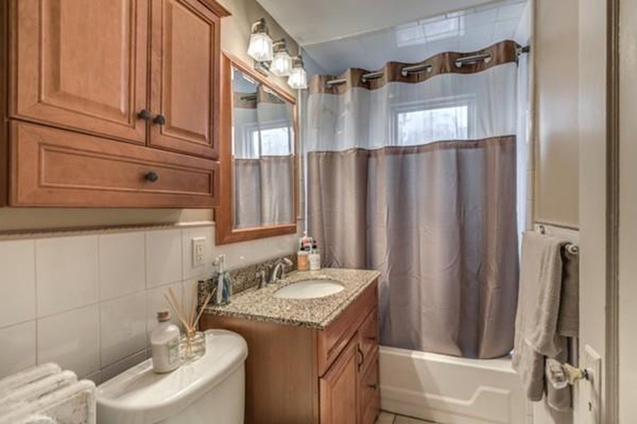 bathroom - 35 Dufton Rd