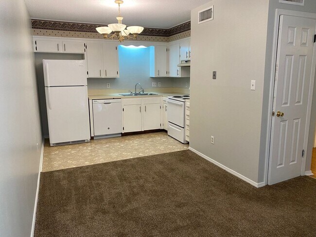 Building Photo - 1BR/1BA Apartment next to Southwood High S...