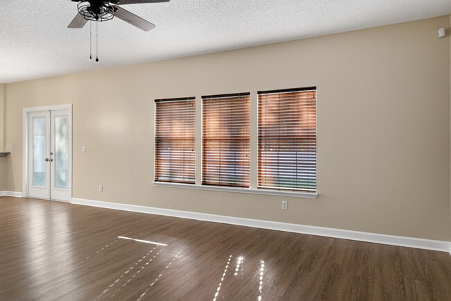 Building Photo - 14060 Summer Breeze Dr