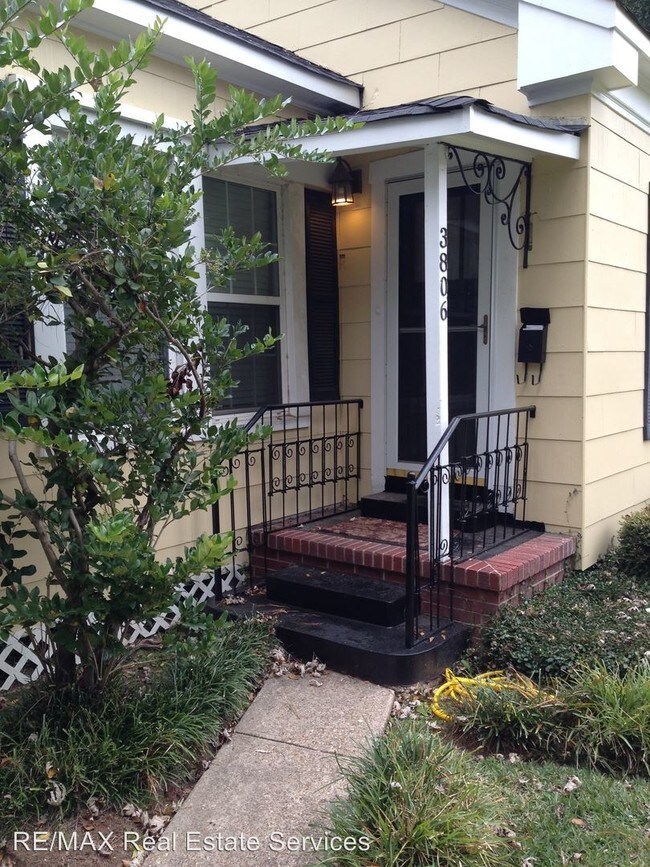 Building Photo - 3806 Creswell Ave
