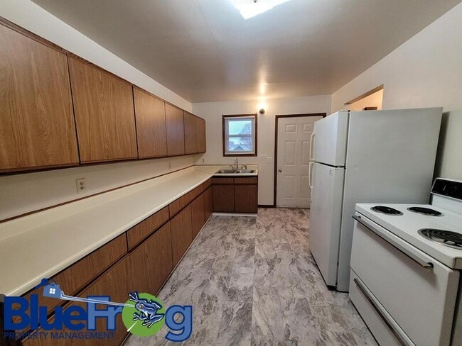 Building Photo - 727 W Harris St