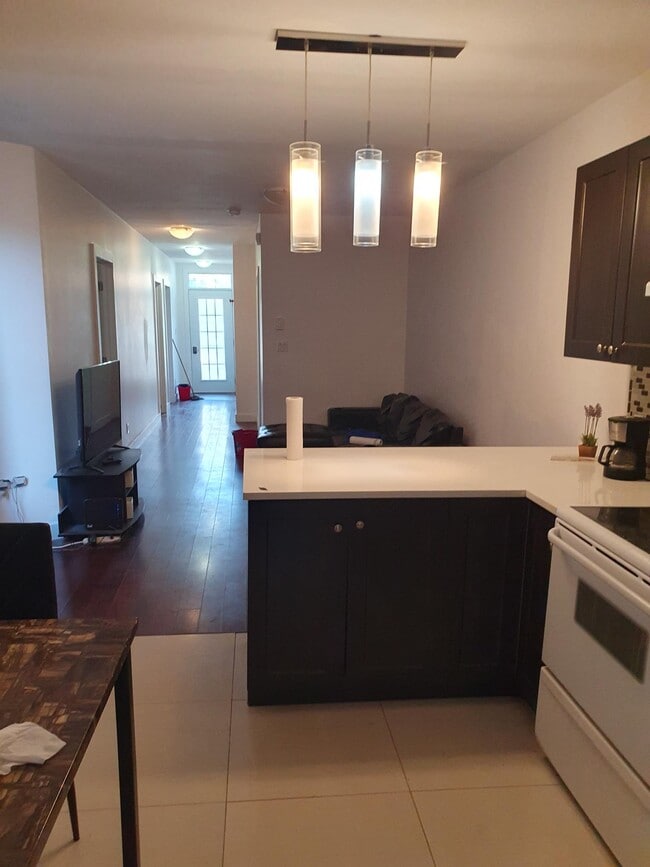 Building Photo - 4825 Rue Saint-Urbain