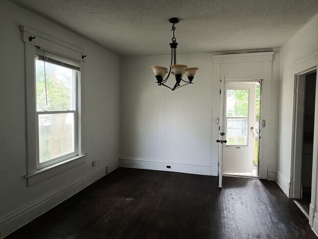 Building Photo - Charming 3BR House in Columbus