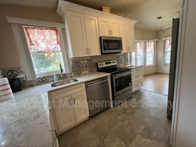 Building Photo - 38202 Woodgate Ln