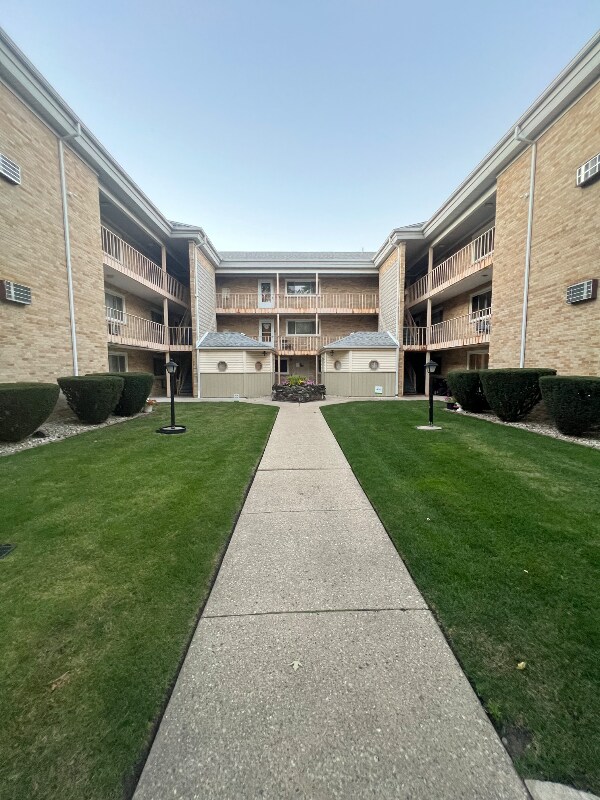 Foto del edificio - 7206 W Wellington Ave