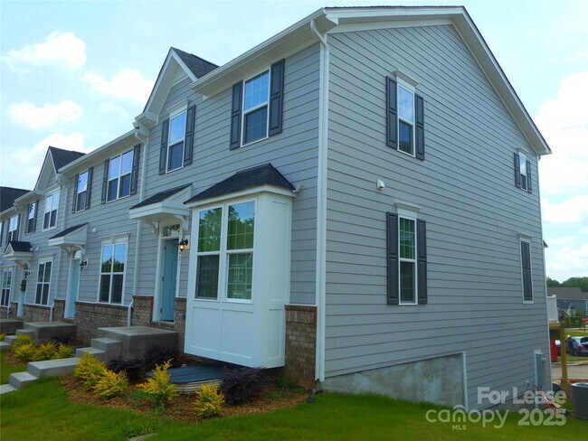 Foto del edificio - 421 Serenity Cir
