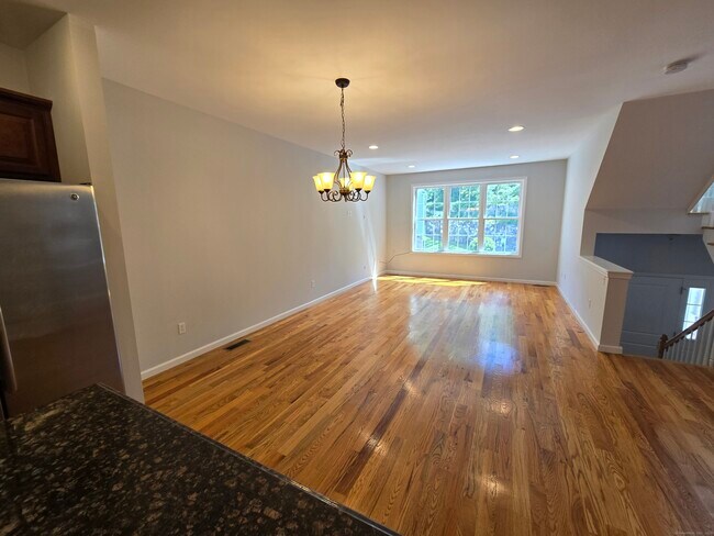 Building Photo - 19 Oak Branch Dr