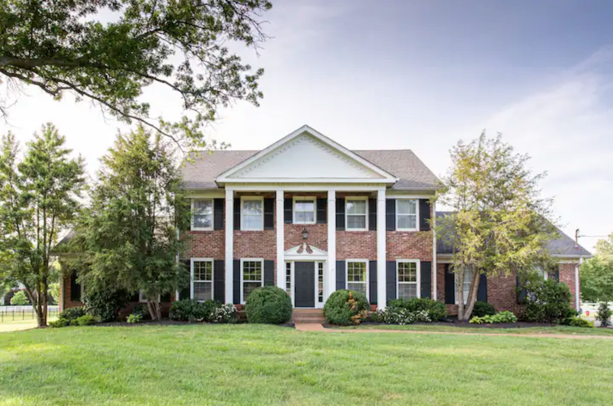 Primary Photo - 104 Steeplechase Ln