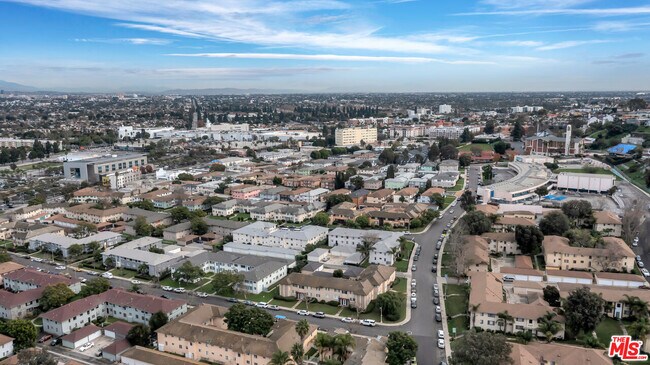 Foto del edificio - 4086 Abourne Rd