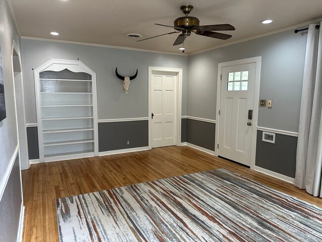 Entry Living Area - 4624 Calmont Ave