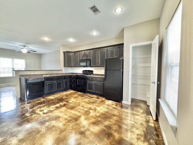 Foto del edificio - 2509 Forest Home Rd