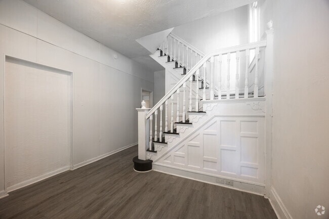 Building Photo - 508 E 9th Ave