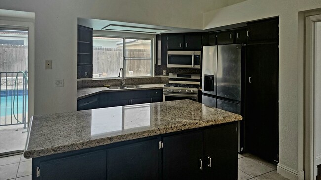 Foto del edificio - SW-4 bed/3 bath + pool house