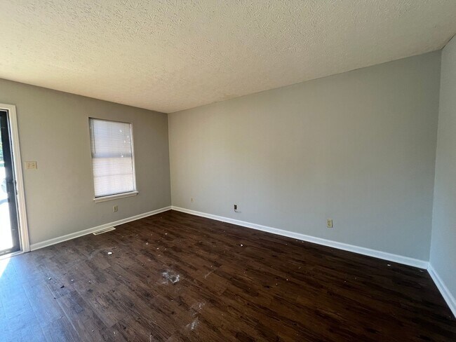 Building Photo - 2525 Jersey Court