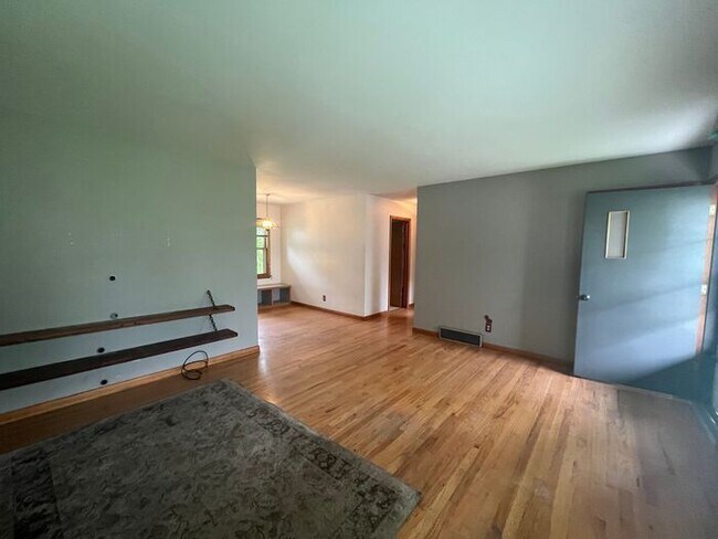 Building Photo - Cute Home in Laporte