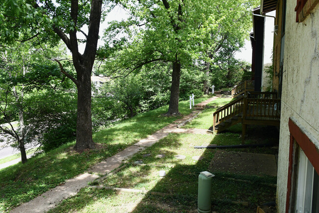 Building Photo - 110 Carmel Woods Dr