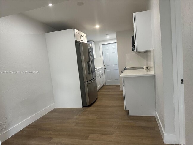 Building Photo - 2120 Service Rd